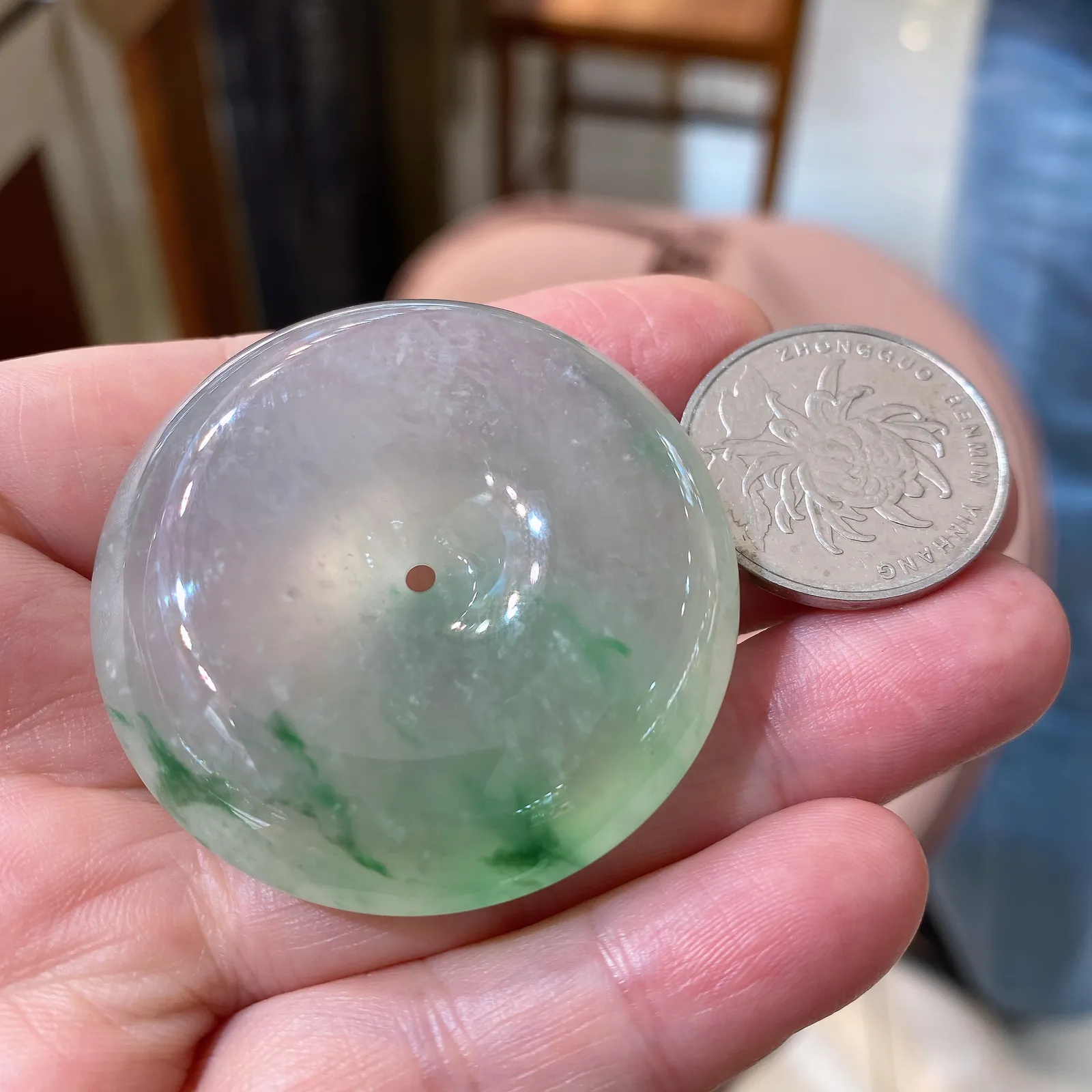 【冰种飘花大平安扣】厚装大扣，质地细腻，冰润十足，种老冰透，荧光闪耀