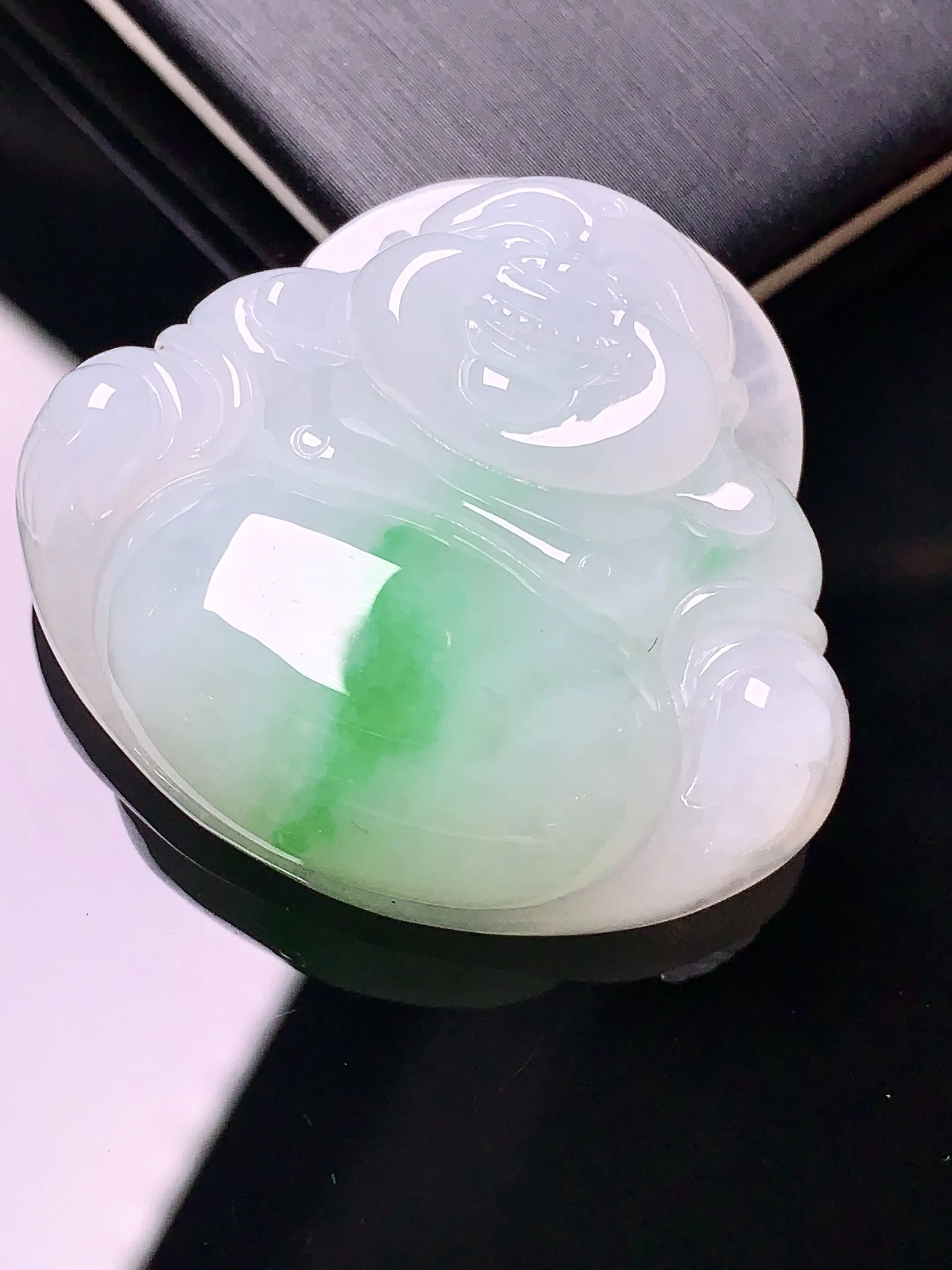 飘绿佛公吊坠 玉质细腻 色泽艳丽 整体尺寸32*36*10