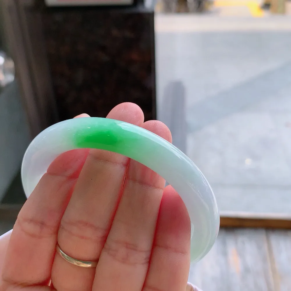 圆条冰糯春彩 一丝石纹无碍 尺寸:57.1/10.2 超美