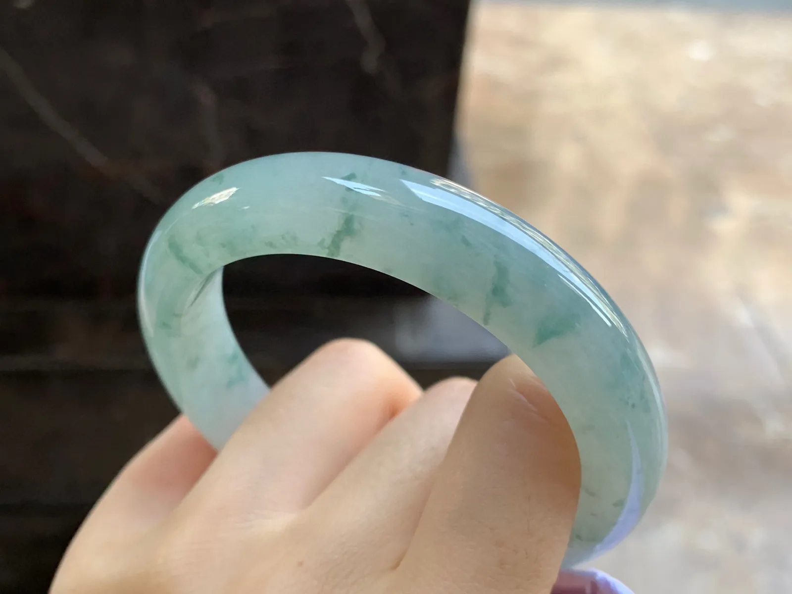 飘花手镯
尺寸：57-12.5-9.6mm
种水好 飘花浓郁上手好看