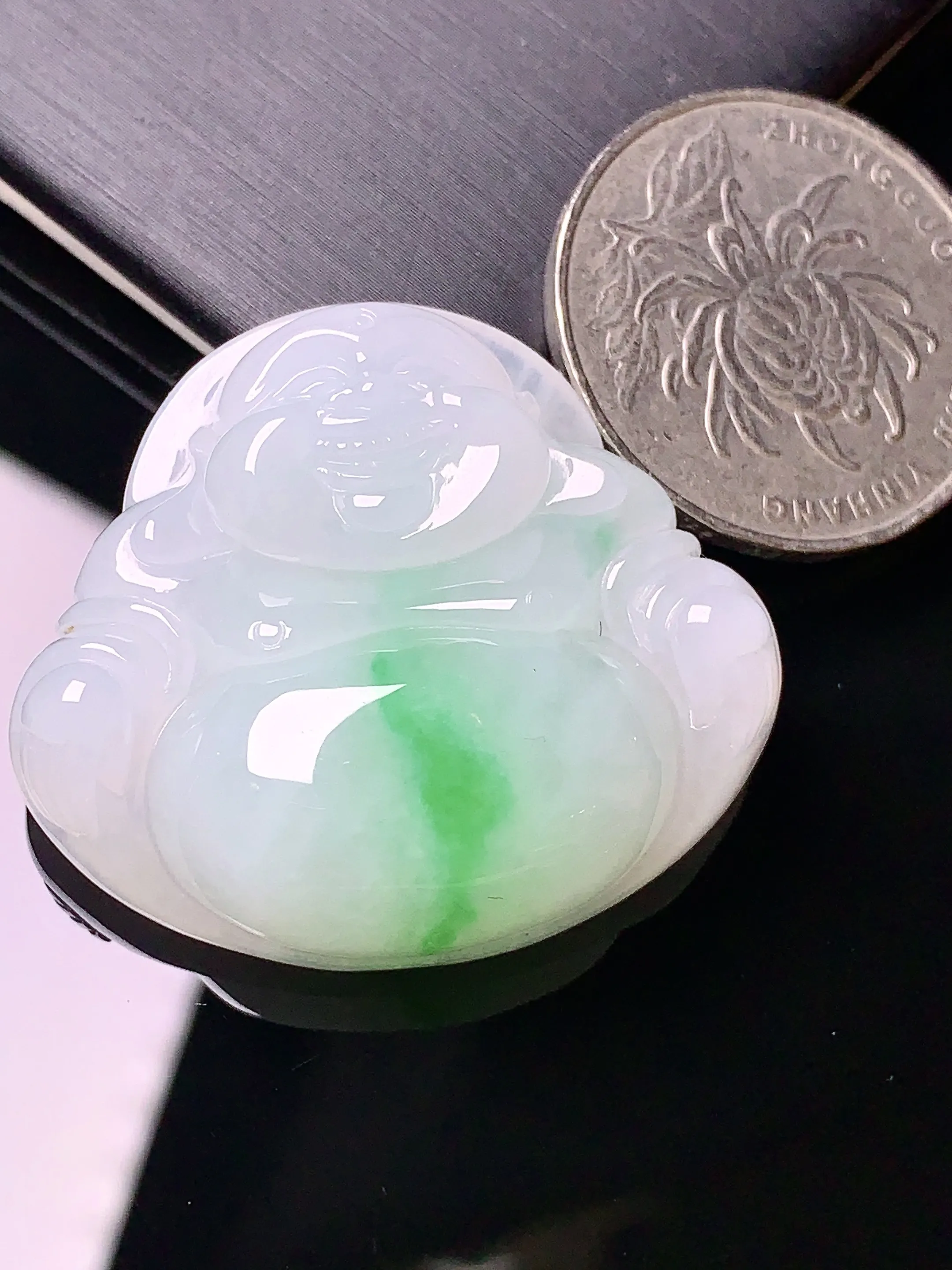 飘绿佛公吊坠 玉质细腻 色泽艳丽 整体尺寸32*36*10