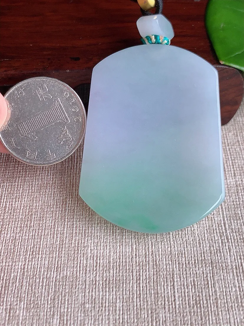 a货翡翠老坑冰种春彩紫罗兰飘绿无事牌吊坠 尺寸51.6×39×6mm 重量40.00g 0620