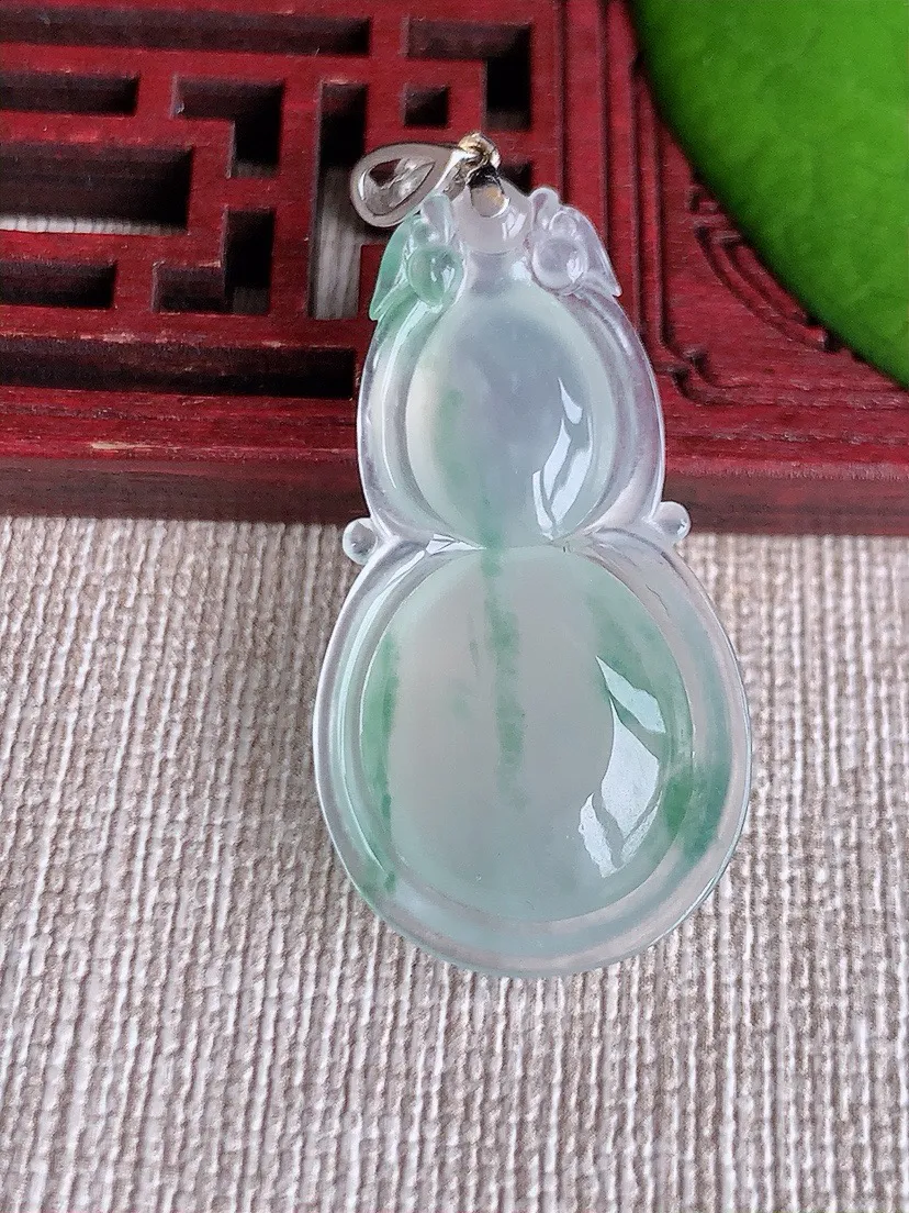 a货翡翠老坑冰种18K金扣头飘花葫芦吊坠 尺寸36.7×19.4×5.5mm 重量5.32g 061