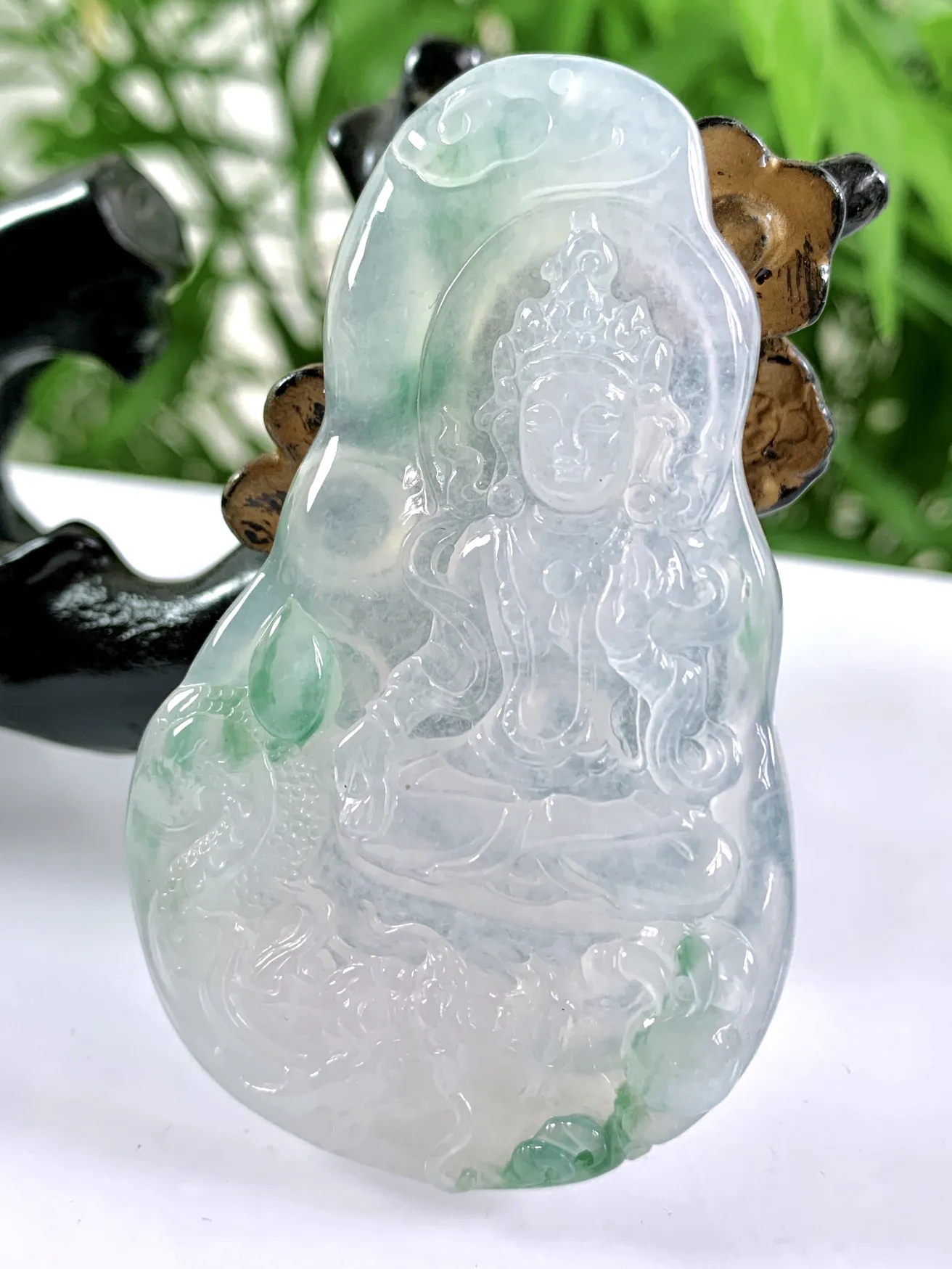 缅甸天然翡翠A货，大件冰种起光起胶飘花观音吊坠挂件，尺寸68/42/6.5mm重量：31.89g