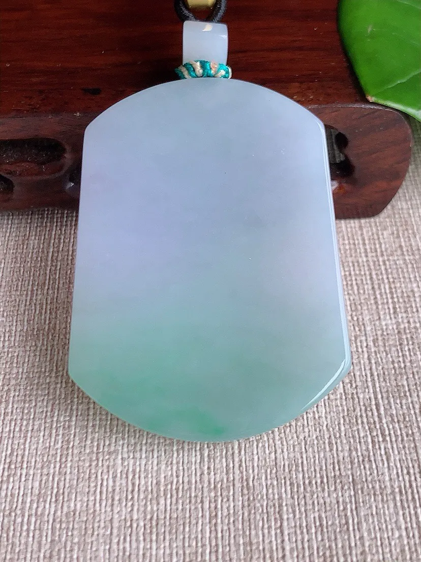 a货翡翠老坑冰种春彩紫罗兰飘绿无事牌吊坠 尺寸51.6×39×6mm 重量40.00g 0620