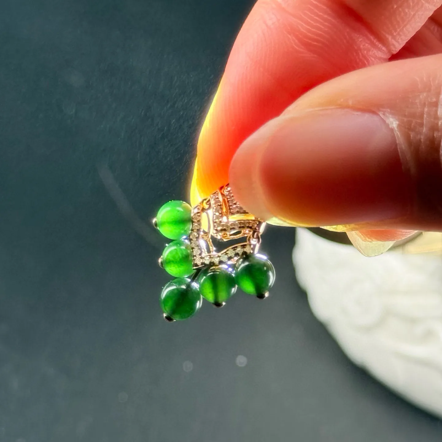 精品18k墨翠珠子耳坠 种好色正 打灯通透 油性十足 打灯通透 尺寸4.2