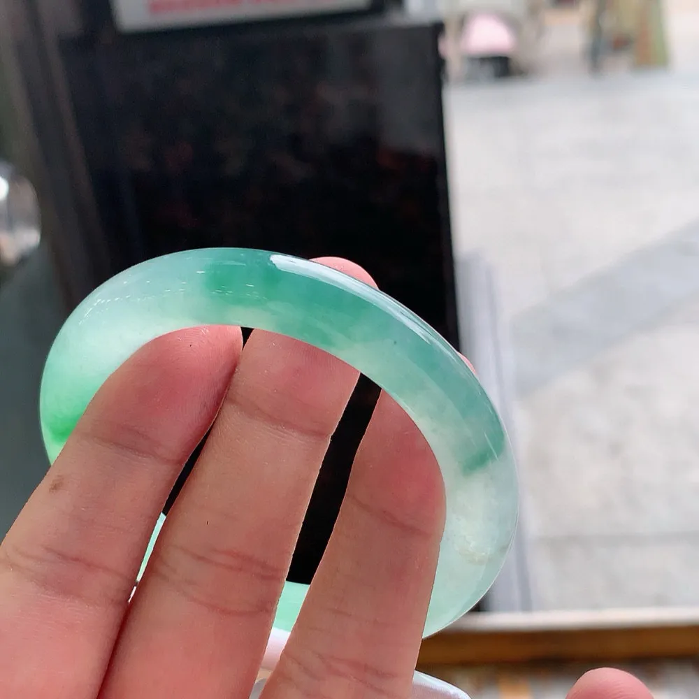 圆条高冰阳绿飘花 无瑕 尺寸:51.2/10.1 种色俱佳️️