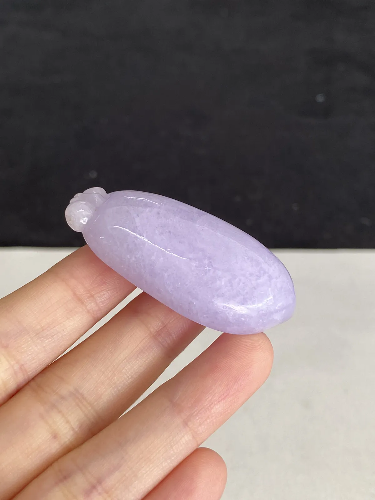 翡翠糯化种淡紫色福瓜
紫罗兰吊坠