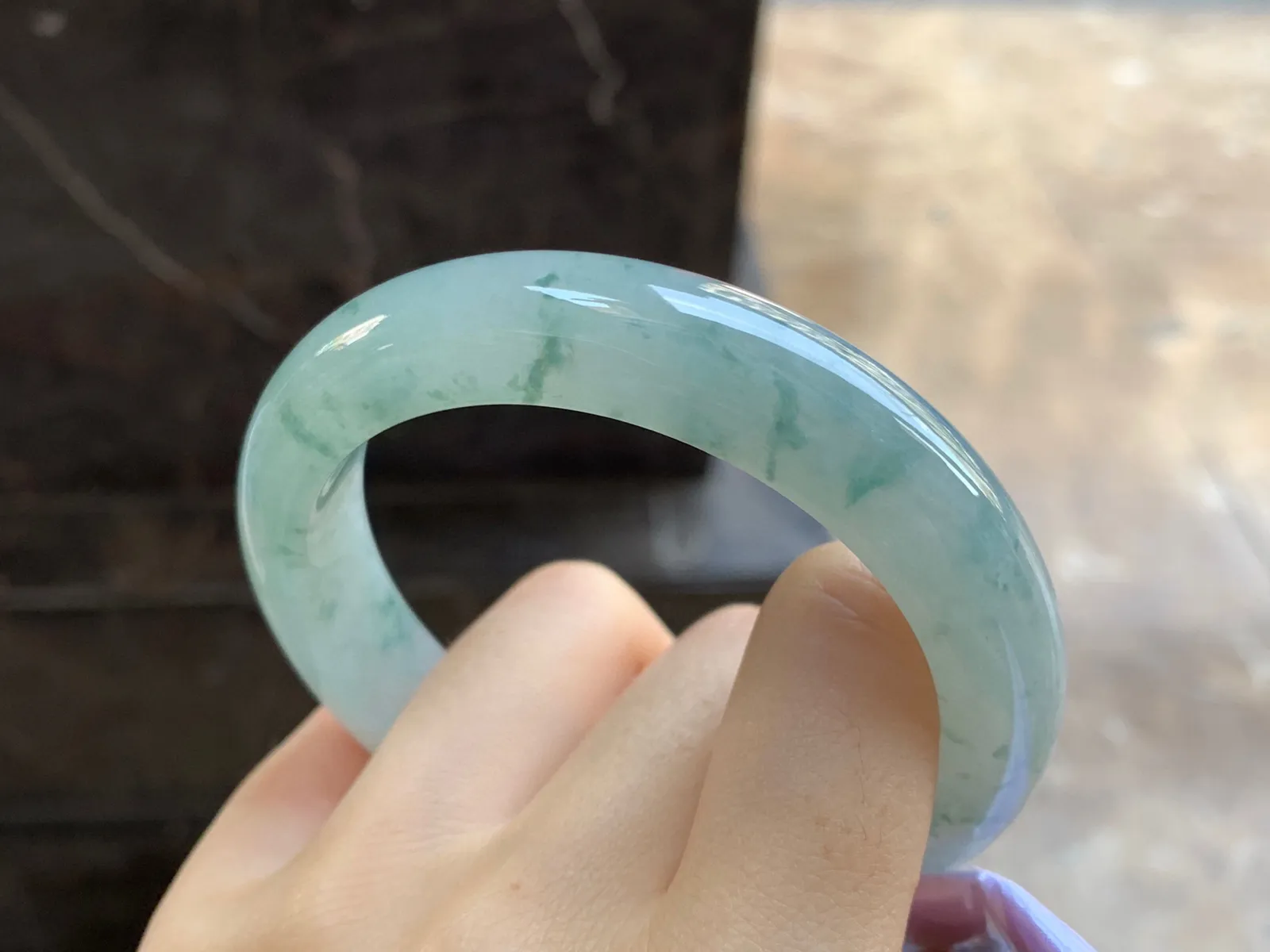 飘花手镯
尺寸：57-12.5-9.6mm
种水好 飘花浓郁上手好看