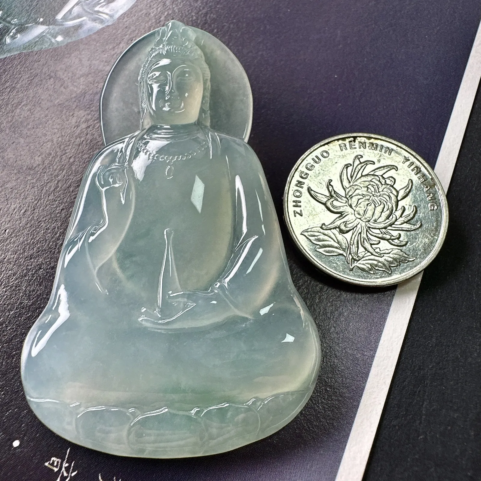【冰种素衣观音】质地细腻，通透度上佳，冰感十足，适合佩戴