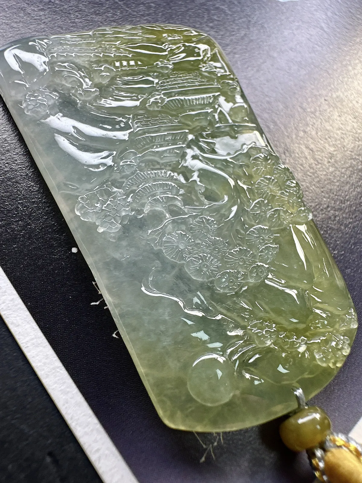 【冰种黄翡山水】种地很不错，冰感十足，通透度好，画面感强烈，稀有的好山水