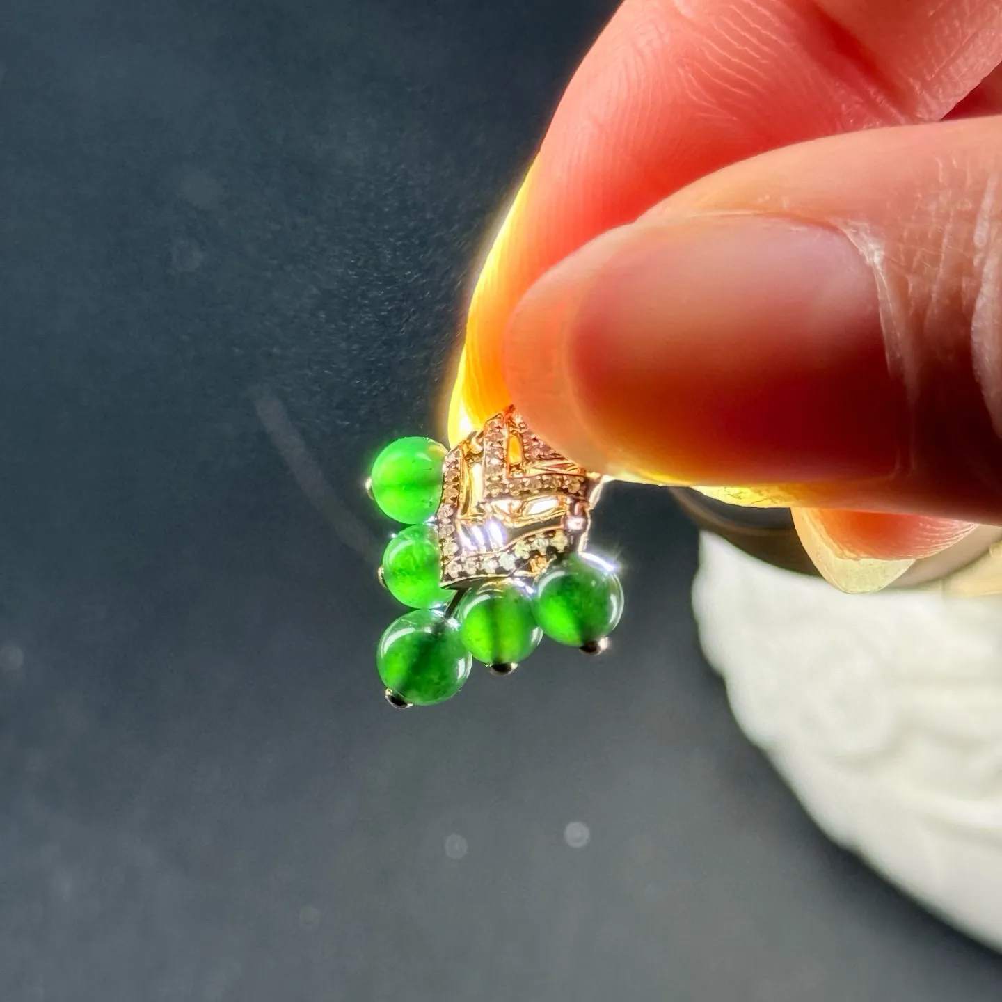 精品18k墨翠珠子耳坠 种好色正 打灯通透 油性十足 打灯通透 尺寸4.2