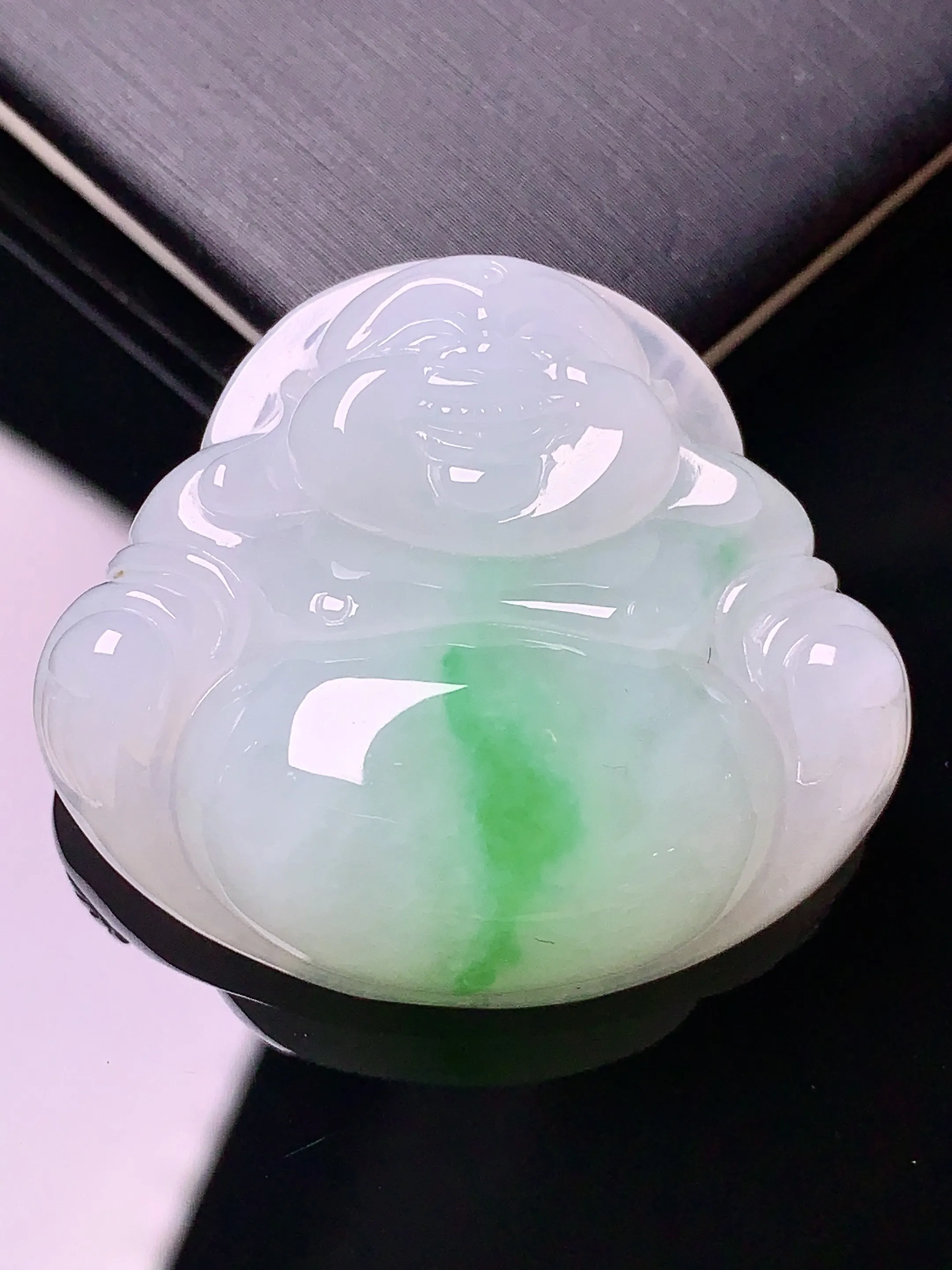 飘绿佛公吊坠 玉质细腻 色泽艳丽 整体尺寸32*36*10