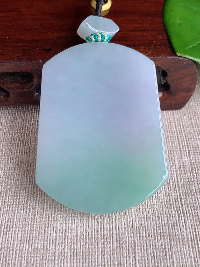 a货翡翠老坑冰种春彩紫罗兰飘绿无事牌吊坠 尺寸51.6×39×6mm 重量40.00g 0620