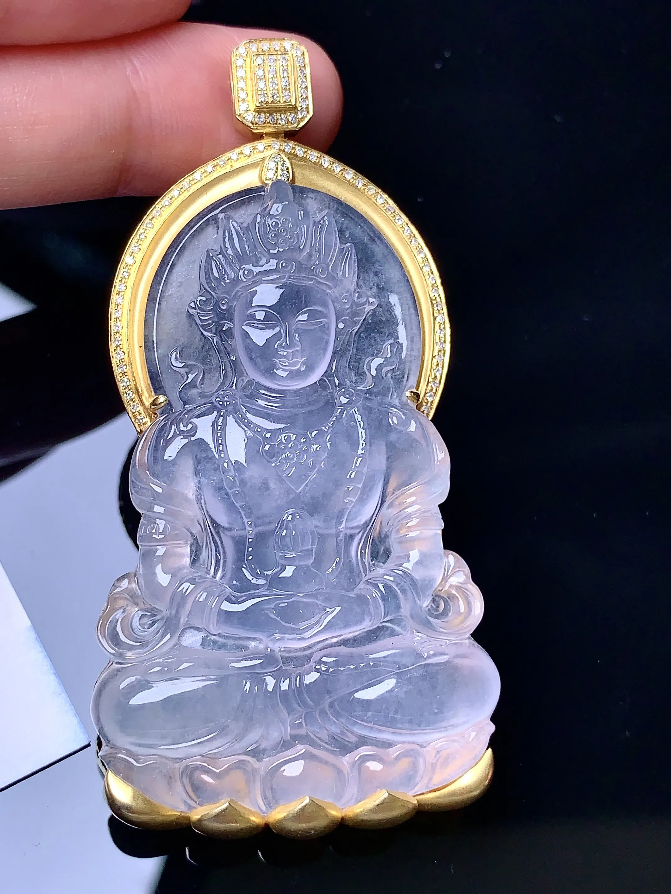 18k金钻镶嵌冰种度母观音菩萨吊坠 玉质细腻 色泽艳丽 整体尺寸66.5*33.3*8.6