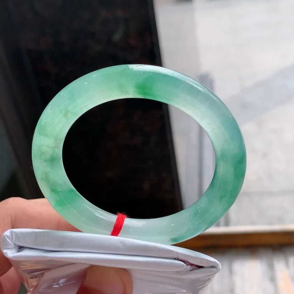 圆条高冰阳绿飘花 无瑕 尺寸:51.2/10.1 种色俱佳️️