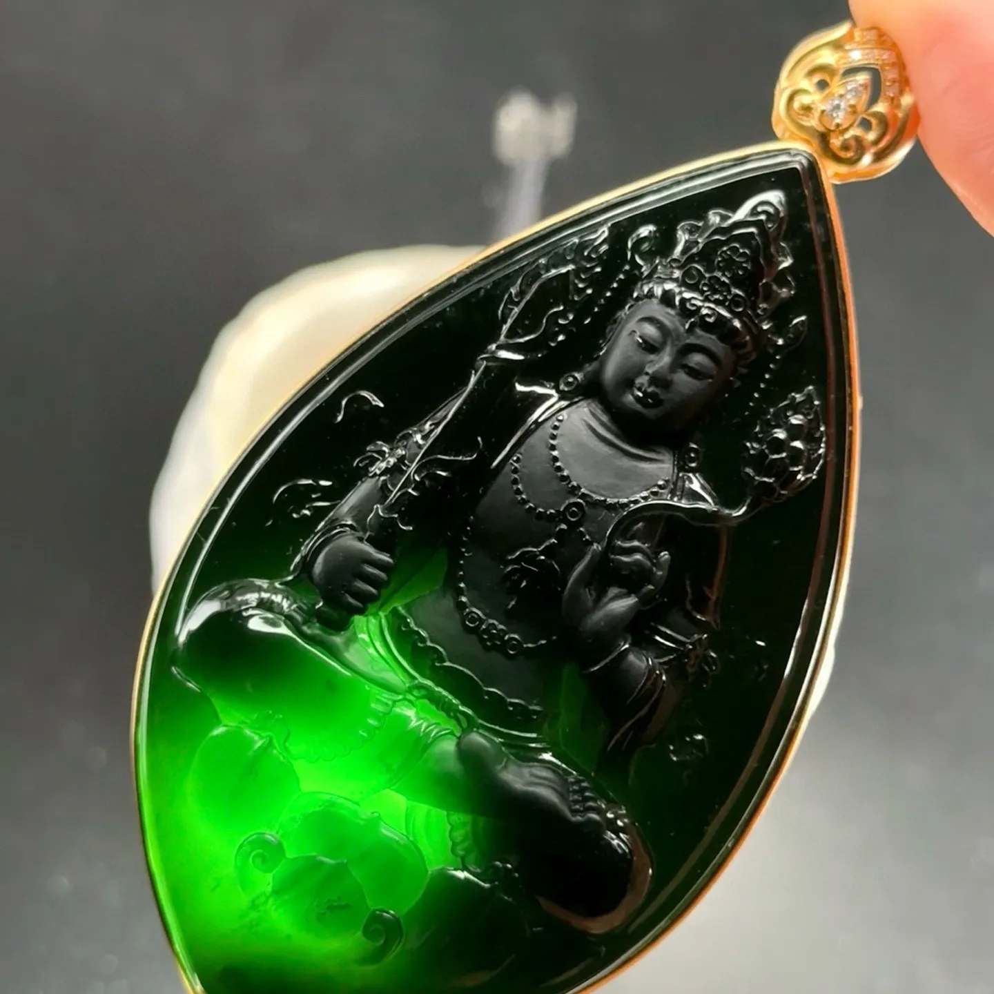 精品18k墨翠虚空藏菩萨 种好色正 黑度极好 打灯通透 油性十足 尺寸81