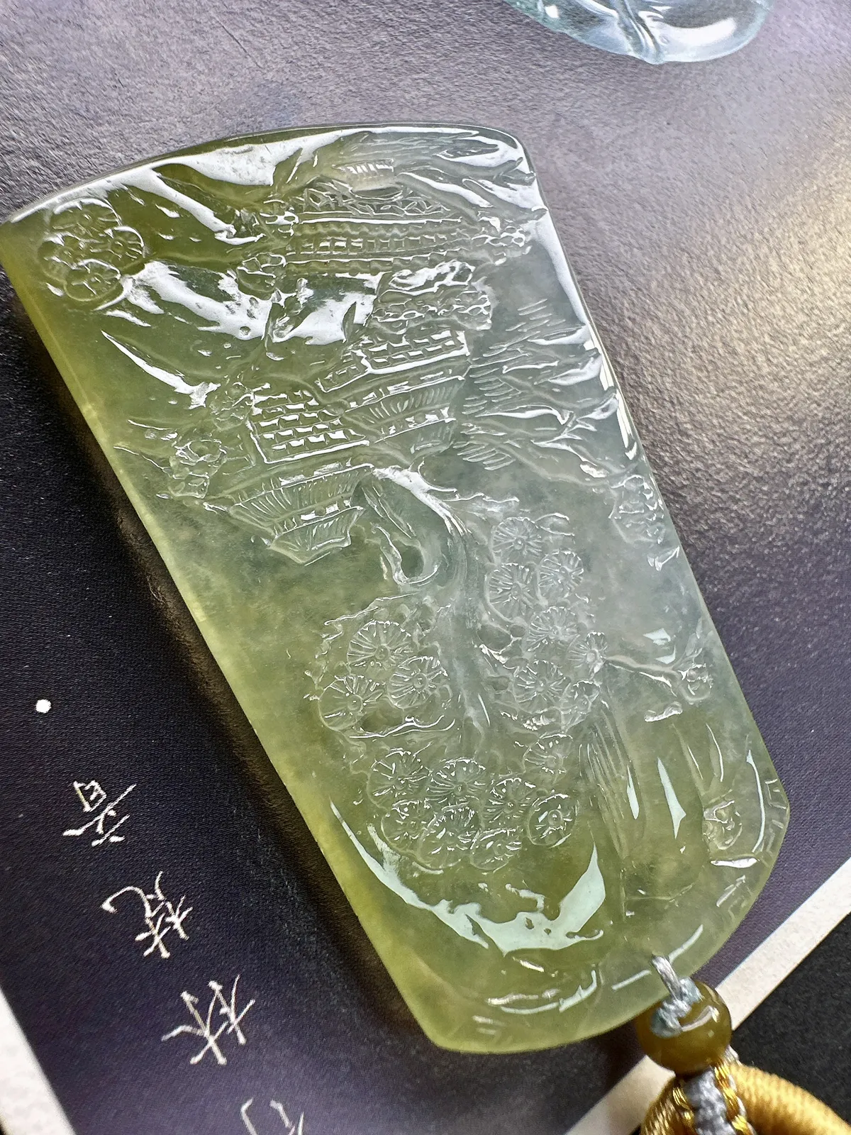 【冰种黄翡山水】种地很不错，冰感十足，通透度好，画面感强烈，稀有的好山水