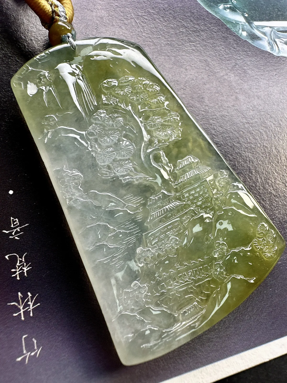 【冰种黄翡山水】种地很不错，冰感十足，通透度好，画面感强烈，稀有的好山水