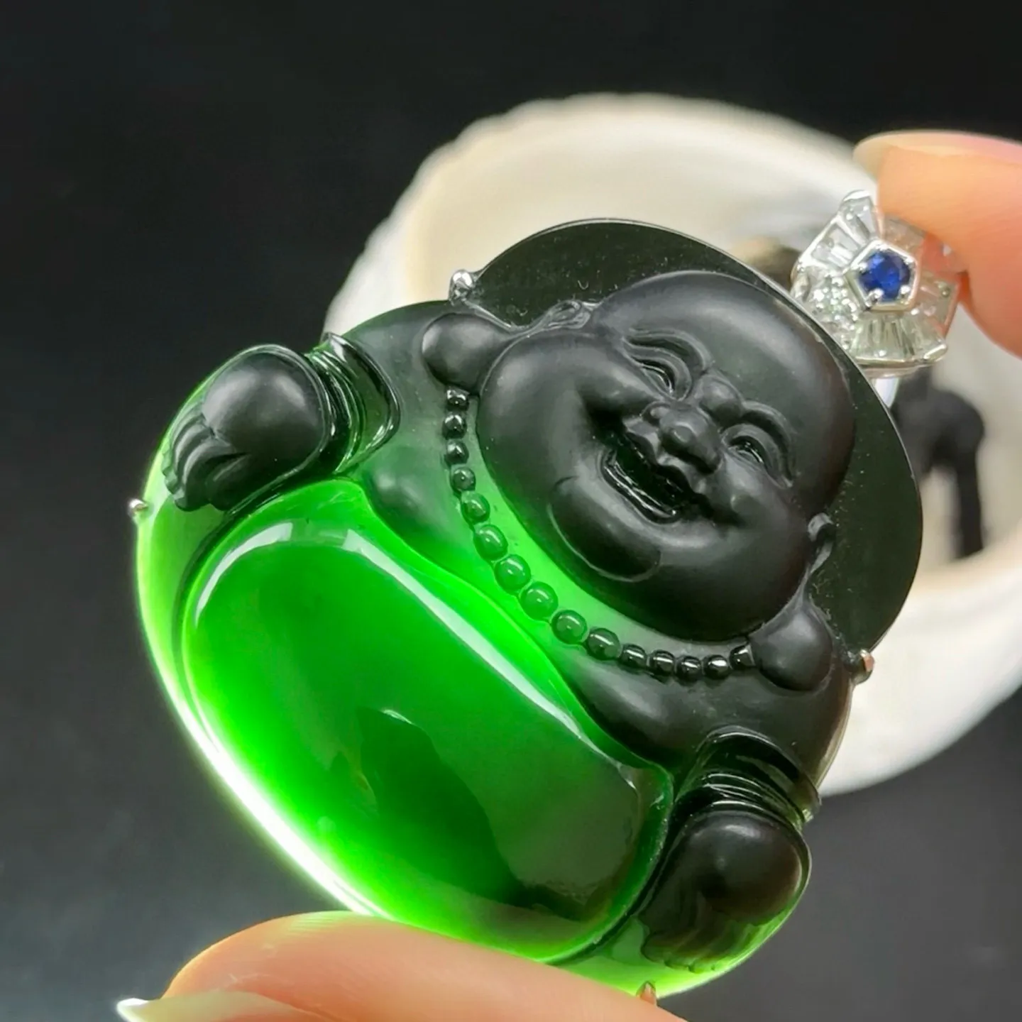 墨翠大肚佛 种好色正 黑度极好 打灯通透 油性十足 尺寸54.6