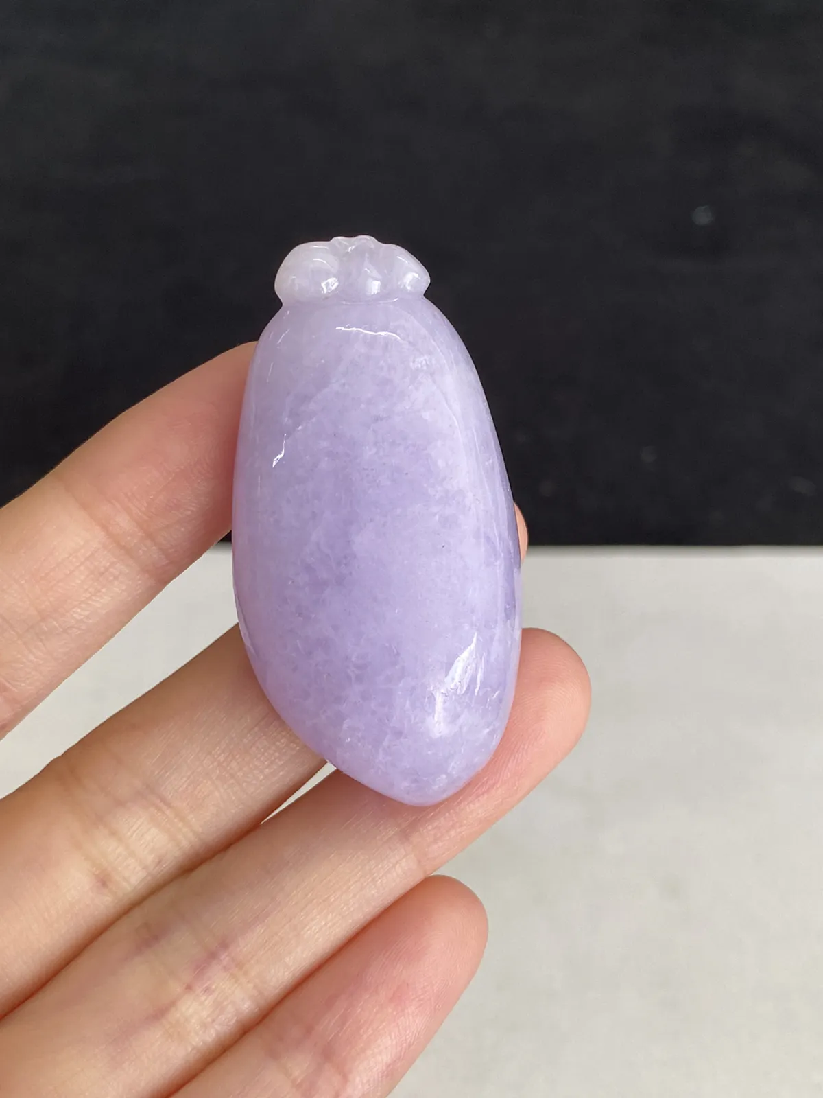 翡翠糯化种淡紫色福瓜
紫罗兰吊坠