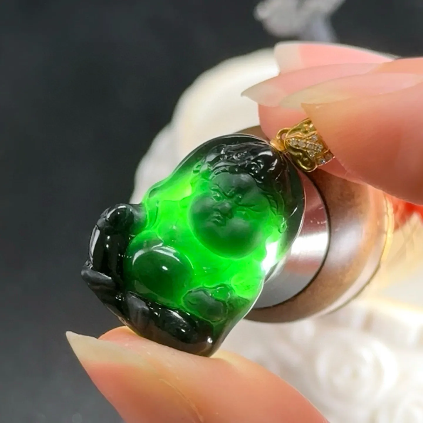 精品墨翠黄财神宝宝 种好色正 黑度极好 打灯通透 油性十足 尺寸22.1