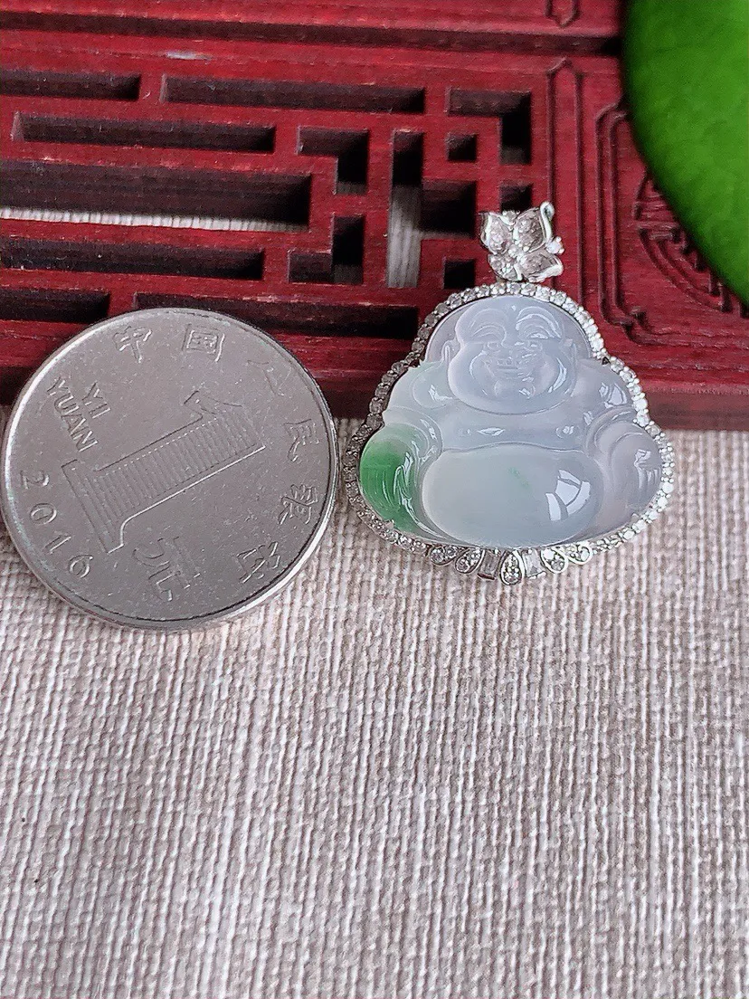 a货翡翠老坑冰种18K金伴钻镶嵌飘绿佛公吊坠，尺寸29×24×10裸石17.7×21.5mm 重量5.60g 0619