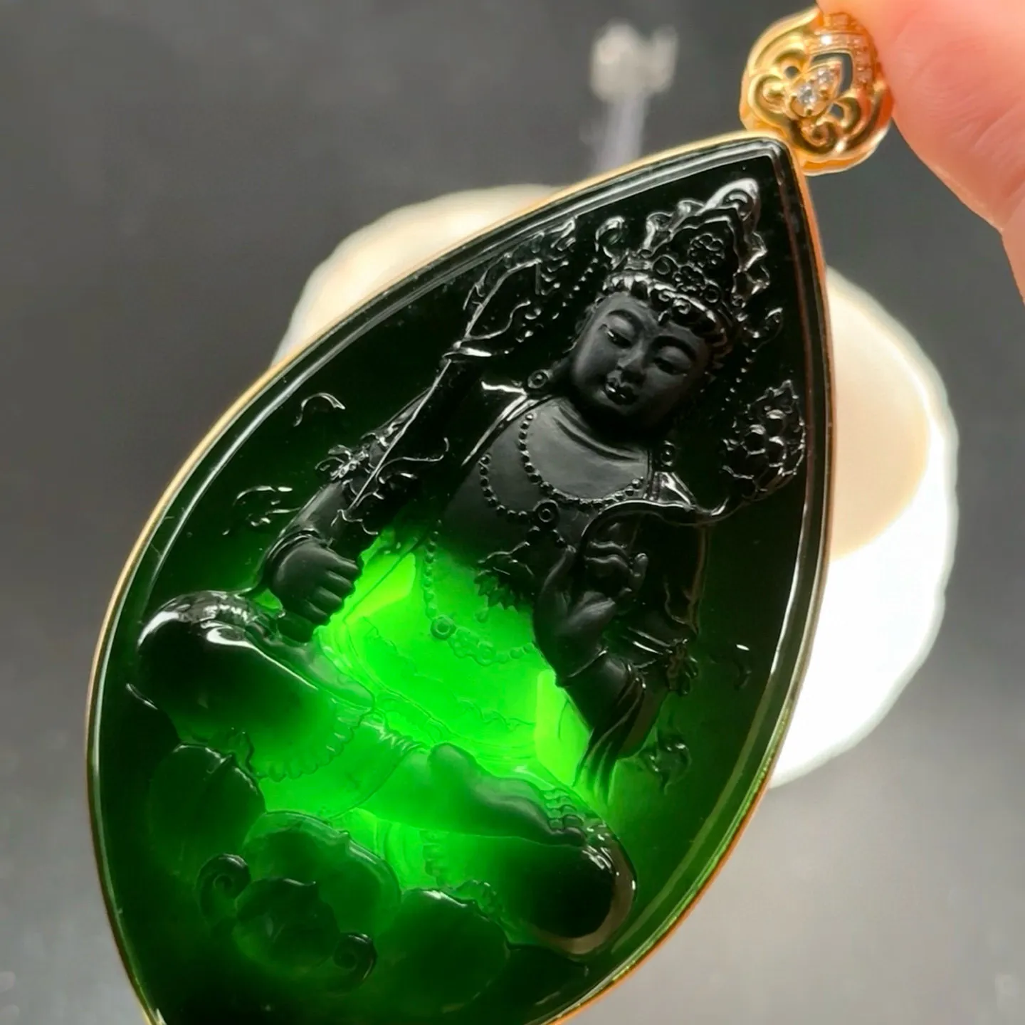 精品18k墨翠虚空藏菩萨 种好色正 黑度极好 打灯通透 油性十足 尺寸81