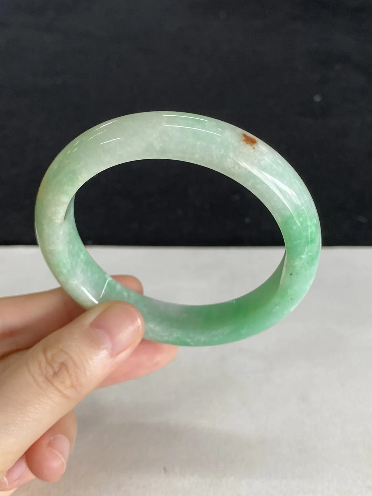 正圈53.6圈口，翡翠糯化种浅绿色手镯