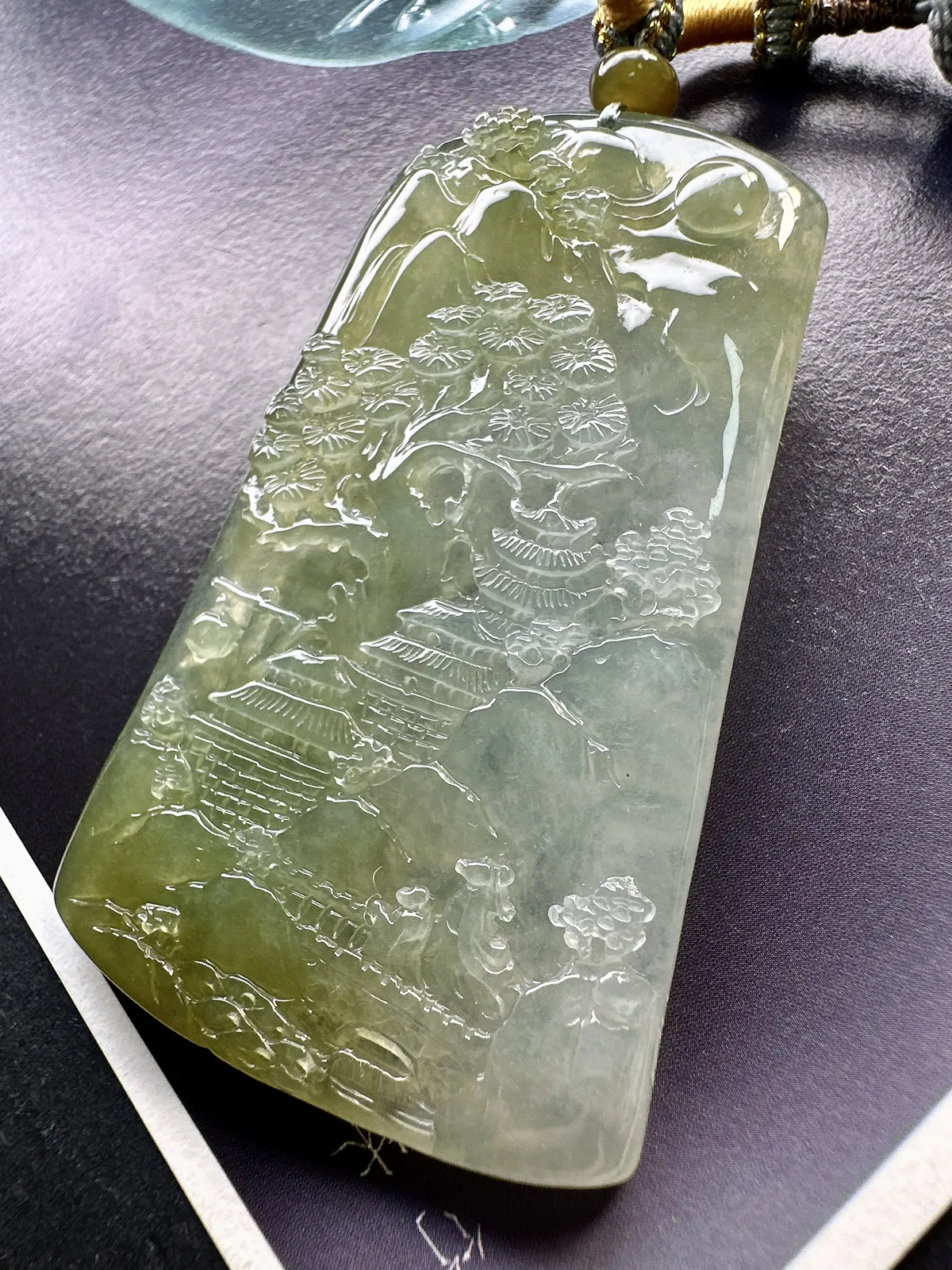 【冰种黄翡山水】种地很不错，冰感十足，通透度好，画面感强烈，稀有的好山水