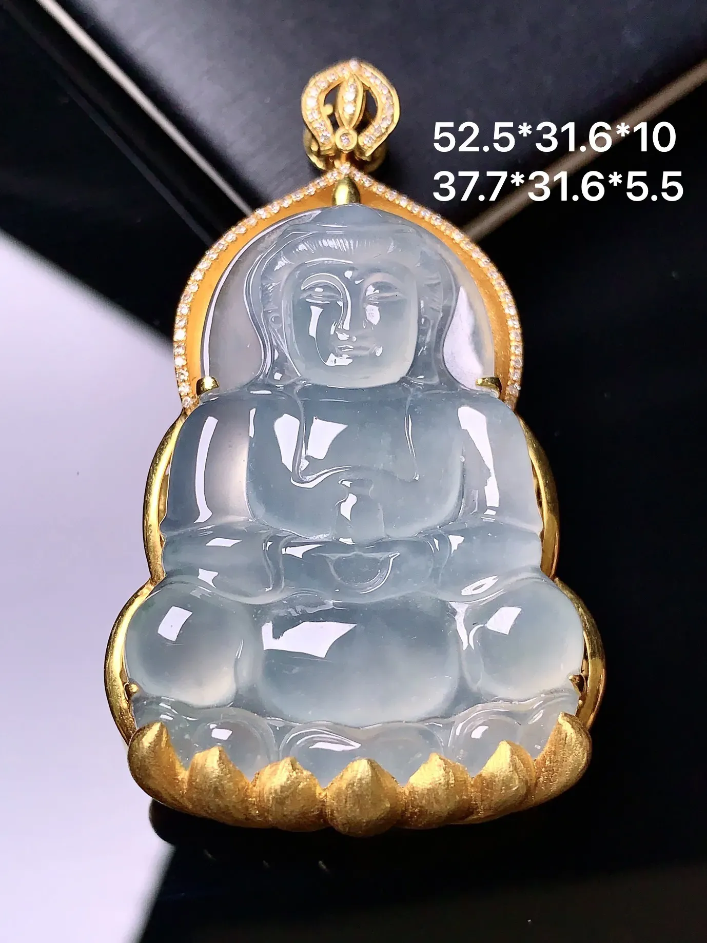 18k金钻镶嵌冰种观音吊坠 玉质细腻 色泽艳丽 整体尺寸52.5*31.6*10