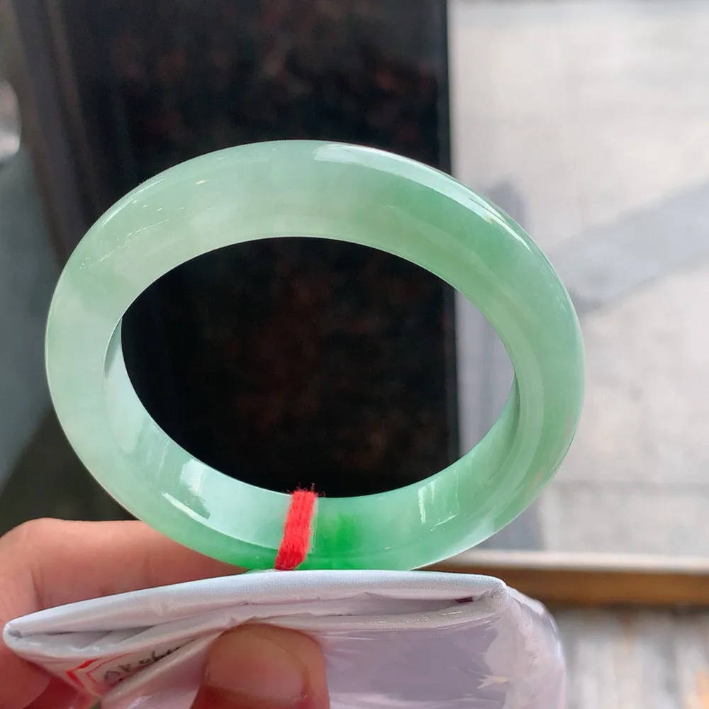 正圈高冰阳绿 天然棉根 尺寸:55.1/12.3/8.6 种色俱佳