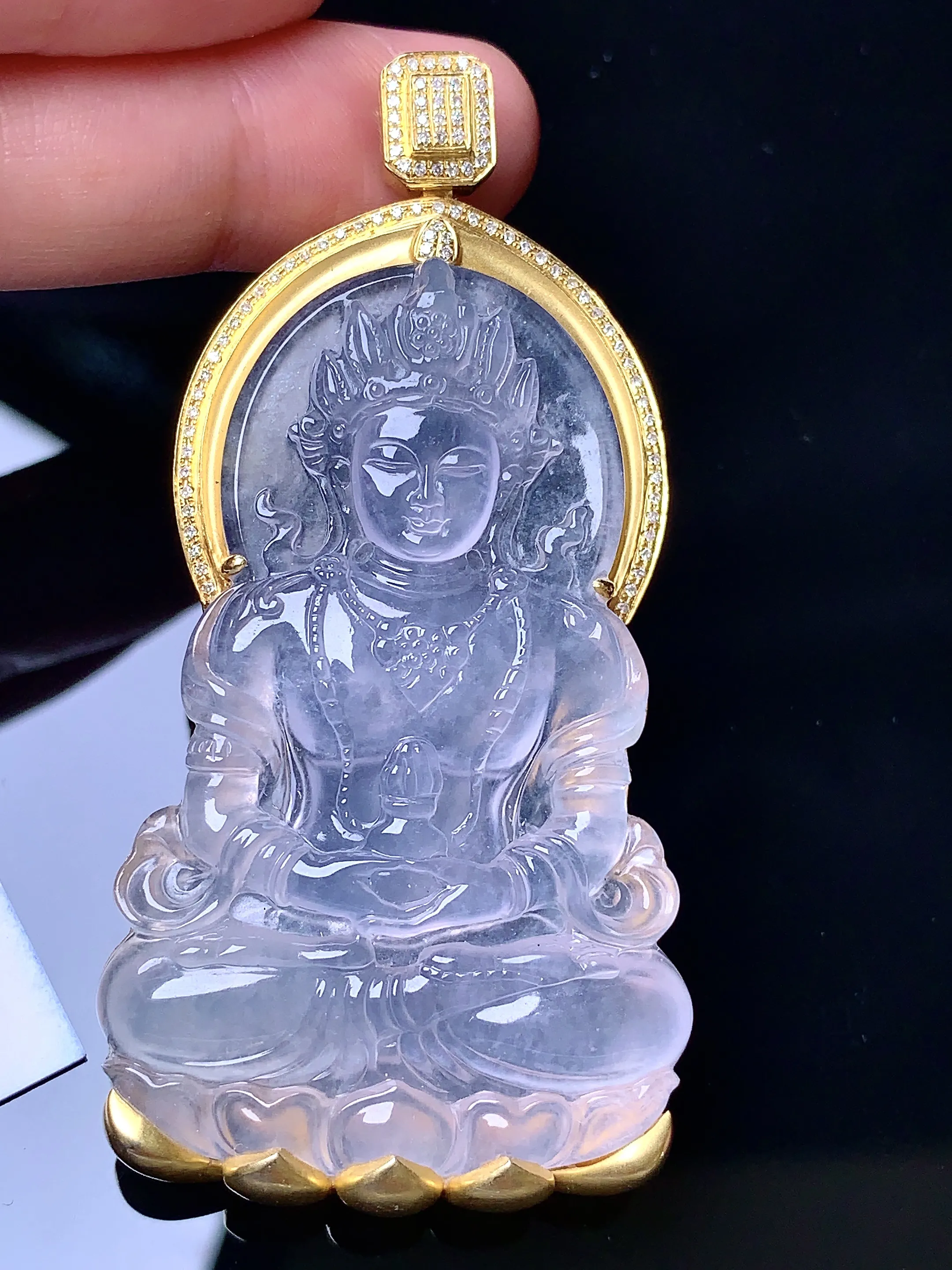 18k金钻镶嵌冰种度母观音菩萨吊坠 玉质细腻 色泽艳丽 整体尺寸66.5*33.3*8.6
