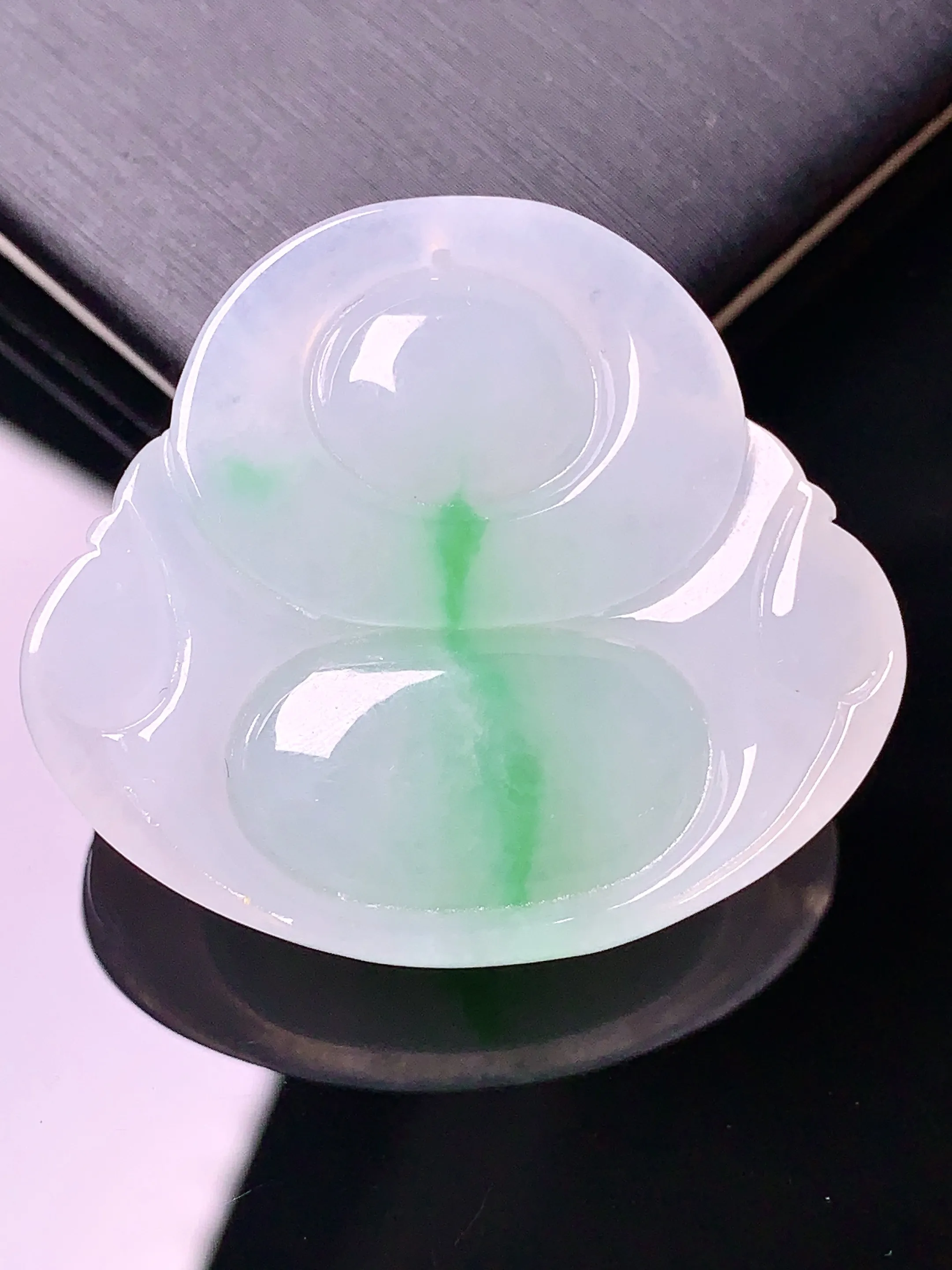 飘绿佛公吊坠 玉质细腻 色泽艳丽 整体尺寸32*36*10