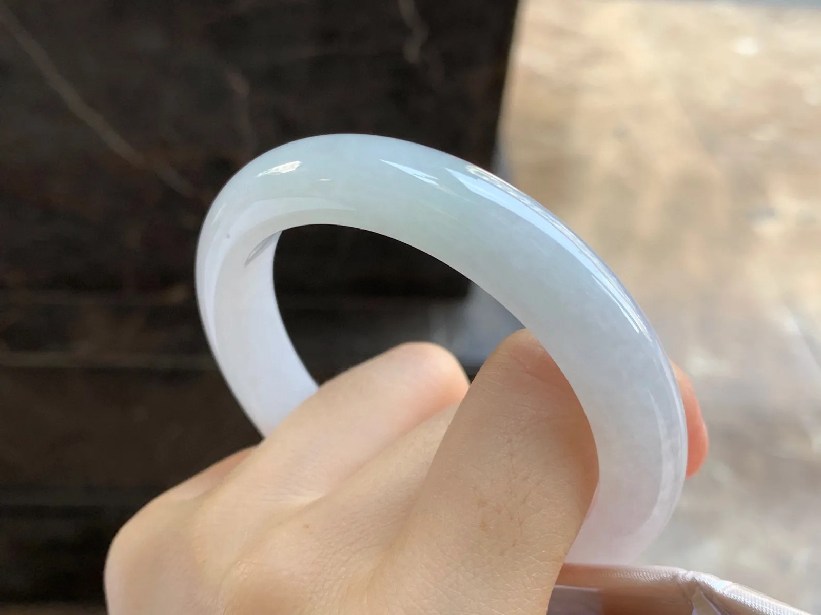 细糯手镯
尺寸：55.8-11-9mm
肉质细腻干净～水润纯纯的上手好看