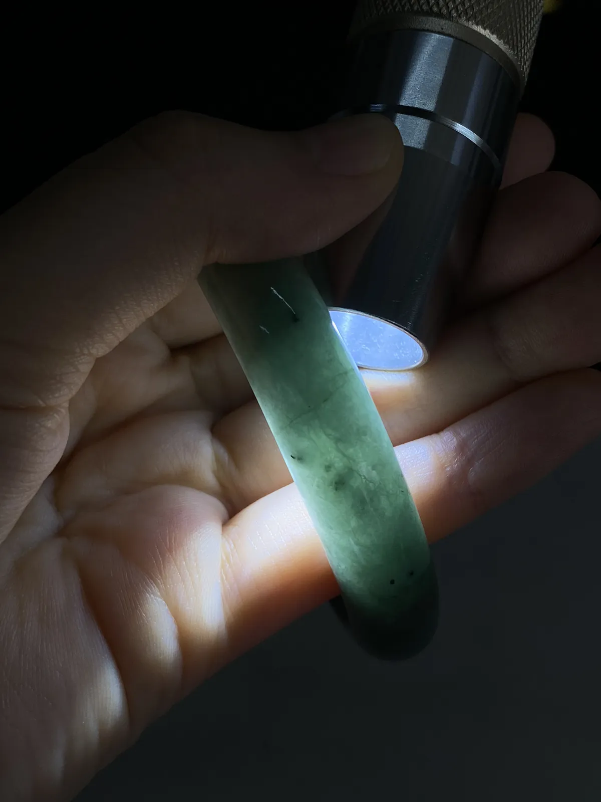 正圈58圈口，翡翠糯化种飘绿手镯