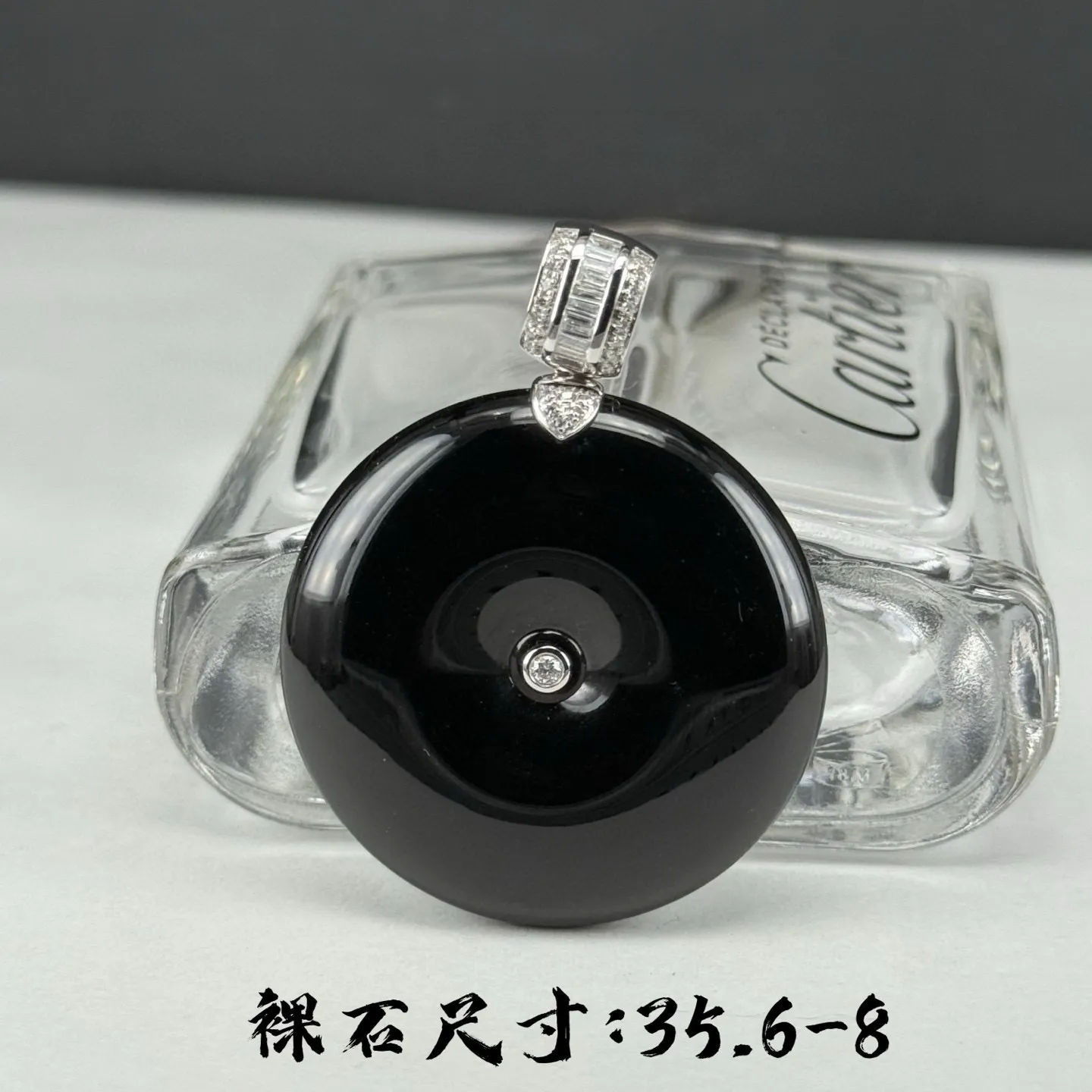 精品18k墨翠平安扣吊坠 种好色正 黑度极好 打灯通透 油性十足 尺寸35.6