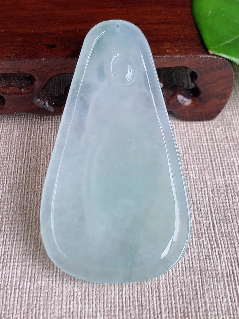 a货翡翠老坑冰种晴水大势至菩萨吊坠，尺寸65.7×35.5×5.6mm 重量24.36g 0620