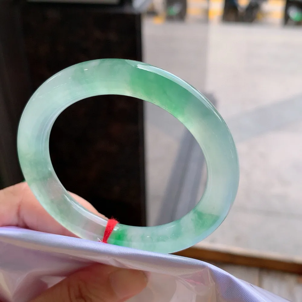圆条玻璃种阳绿 无瑕 尺寸:51.8/9.2 种色俱佳