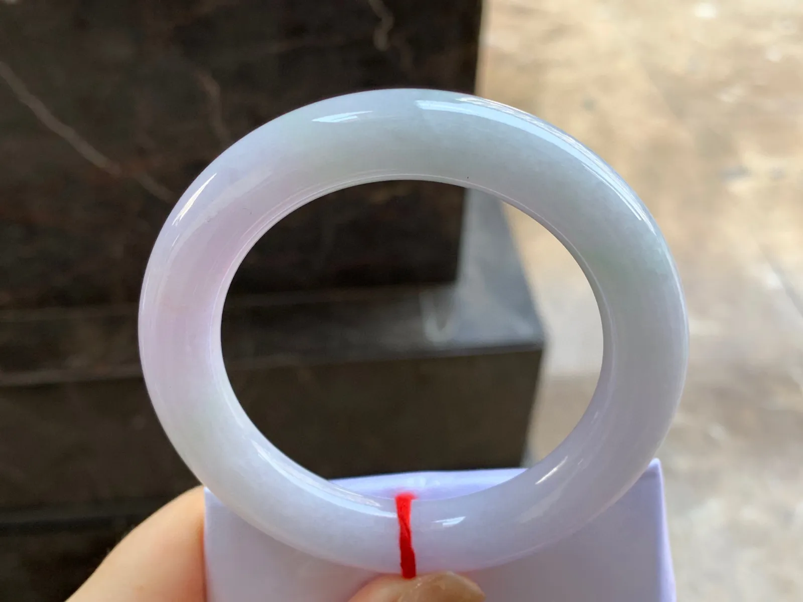 淡春彩圆条手镯
尺寸：56.7-11.8mm
肉质细腻干净～小清新