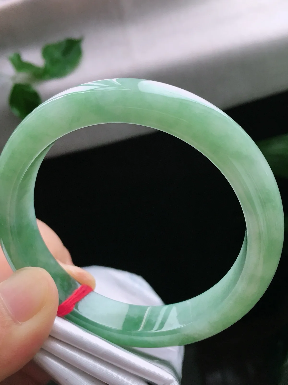 圈口60，正圈手镯，大圈口，油绿，玉质冰润，尺寸60-12.9-8.6mm