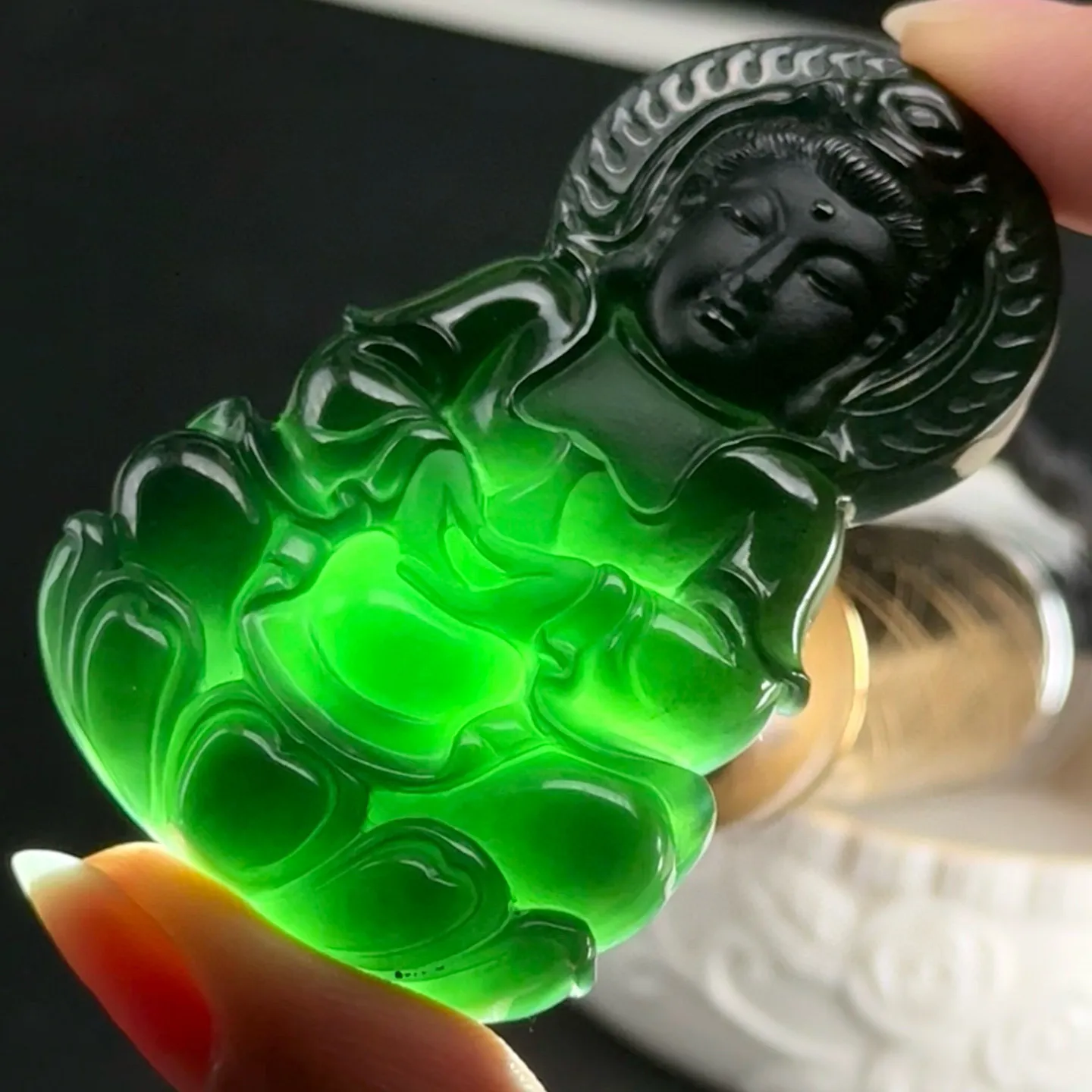 精品墨翠正装观音 种好色正 打灯通透 油性十足 尺寸64.4
