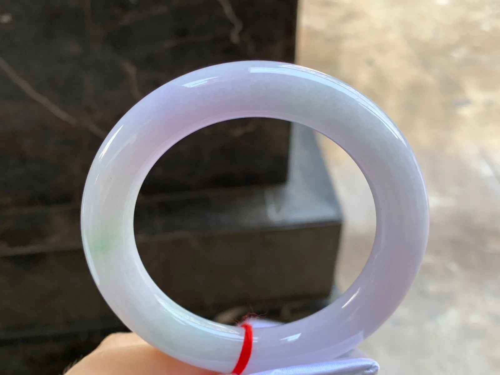 淡春彩圆条手镯
尺寸：56.7-11.8mm
肉质细腻干净～小清新