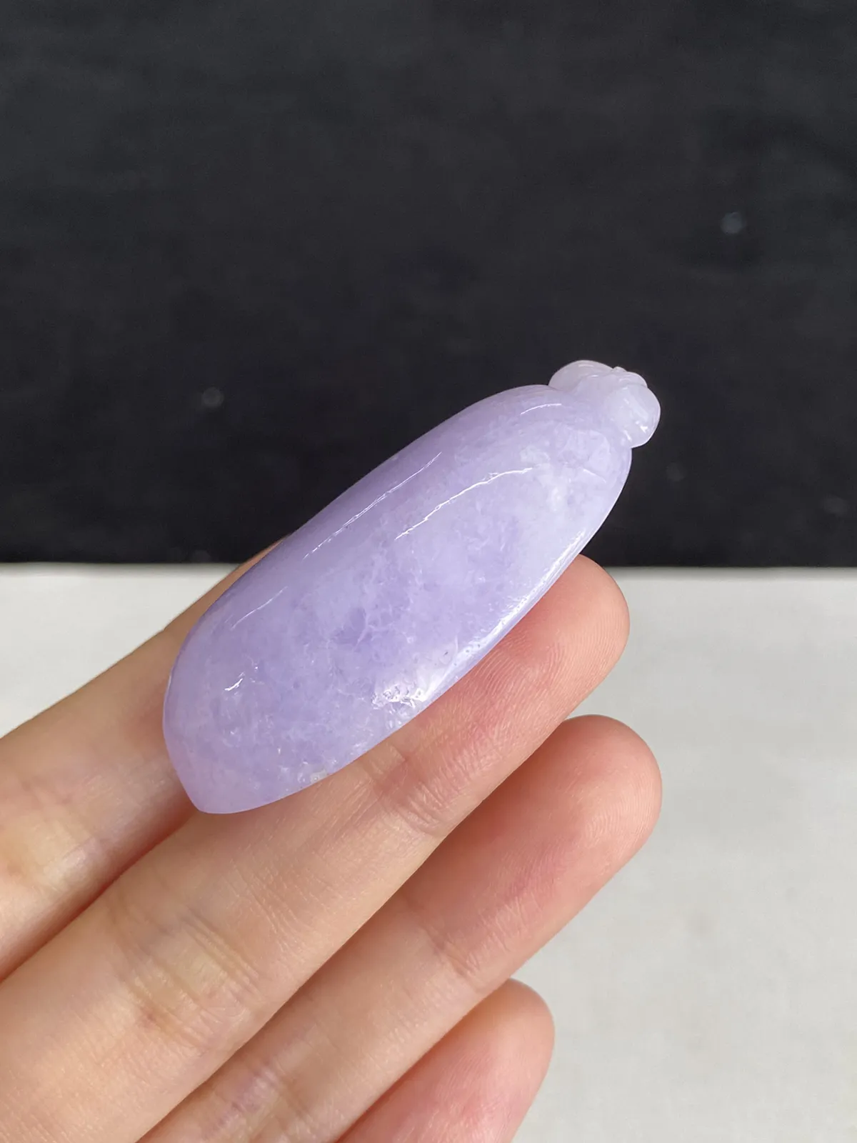 翡翠糯化种淡紫色福瓜
紫罗兰吊坠