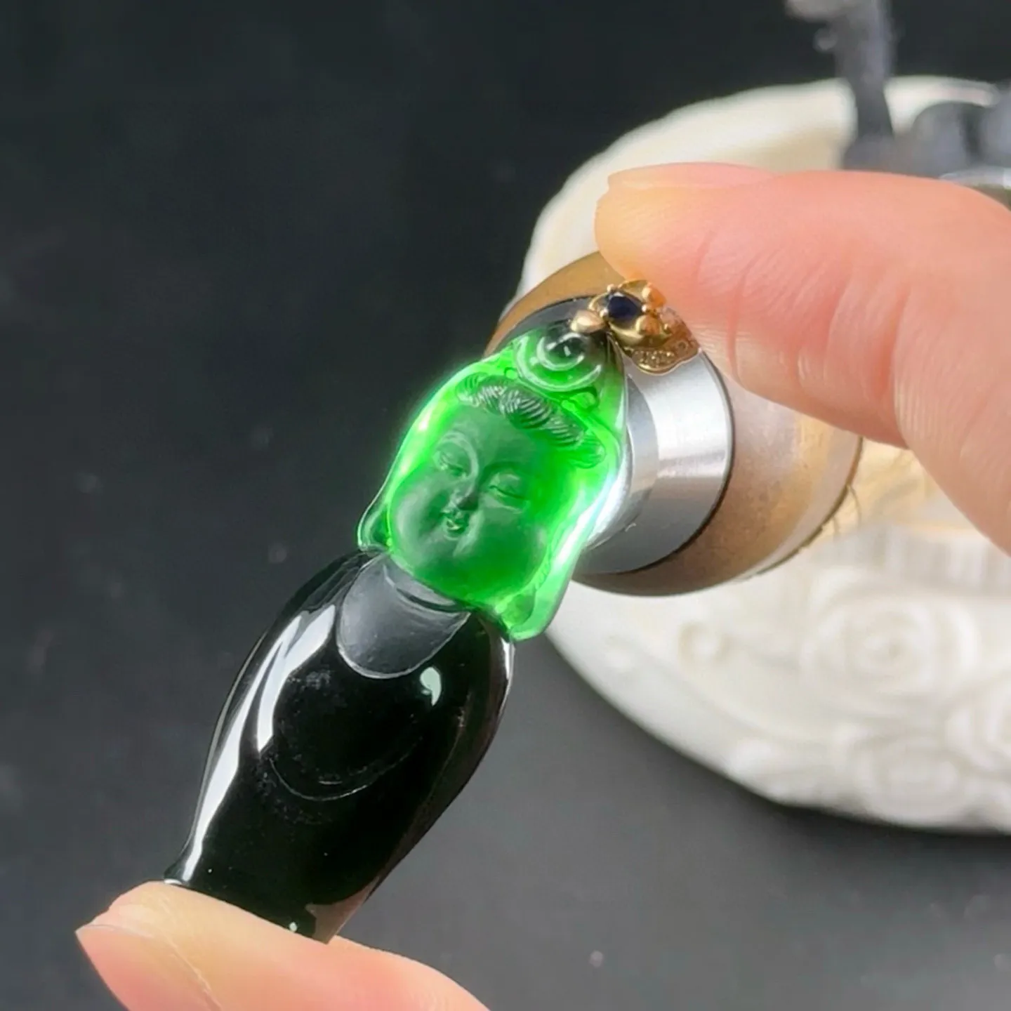 精品墨翠宝宝佛 种好色正 黑度极好 打灯通透 油性十足 尺寸44.2
