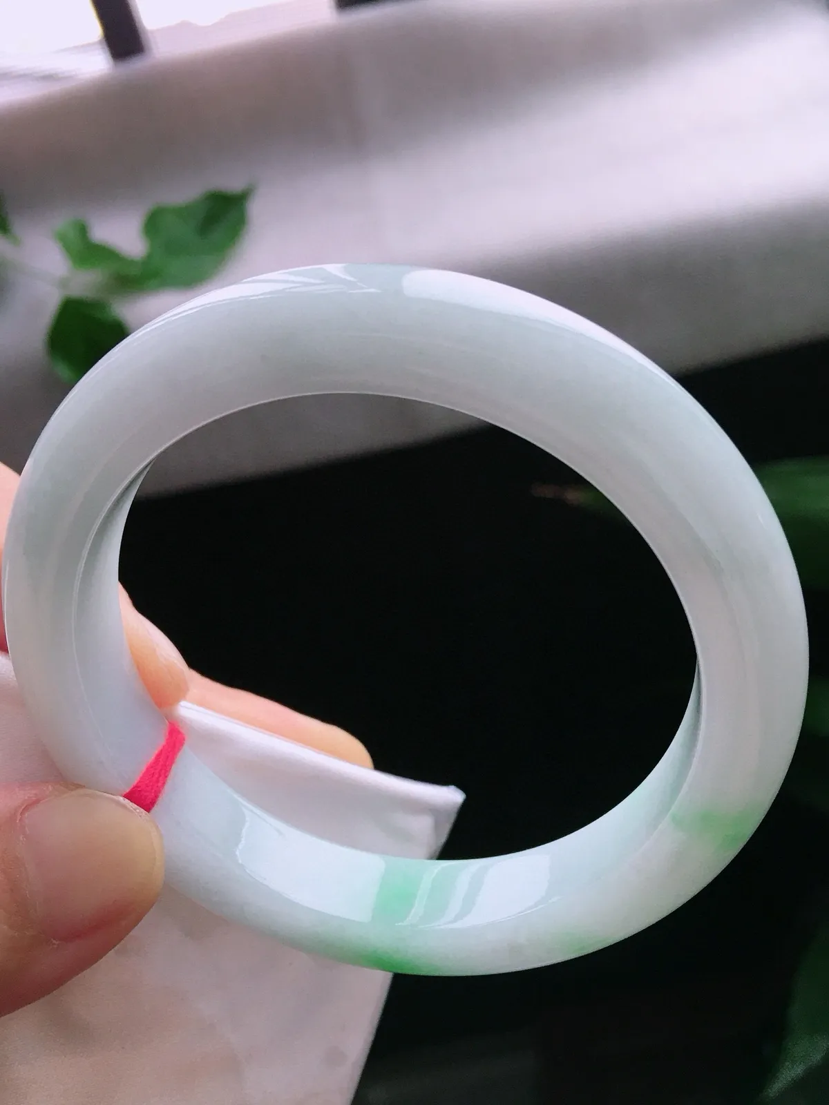 圈口59，正圈手镯，飘色花，玉质水润，尺寸59-12.3-9mm