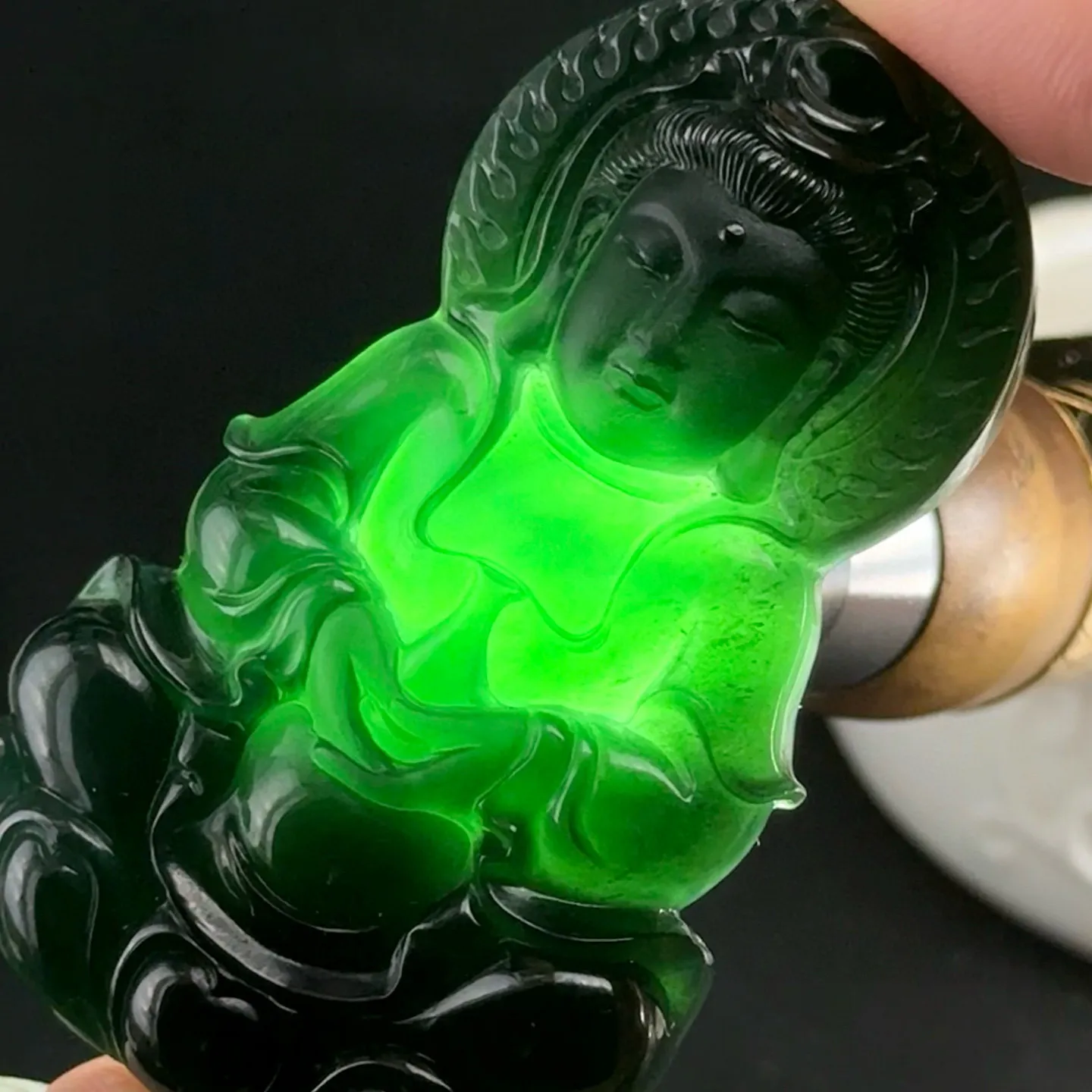 精品墨翠正装观音 种好色正 打灯通透 油性十足 尺寸64.4