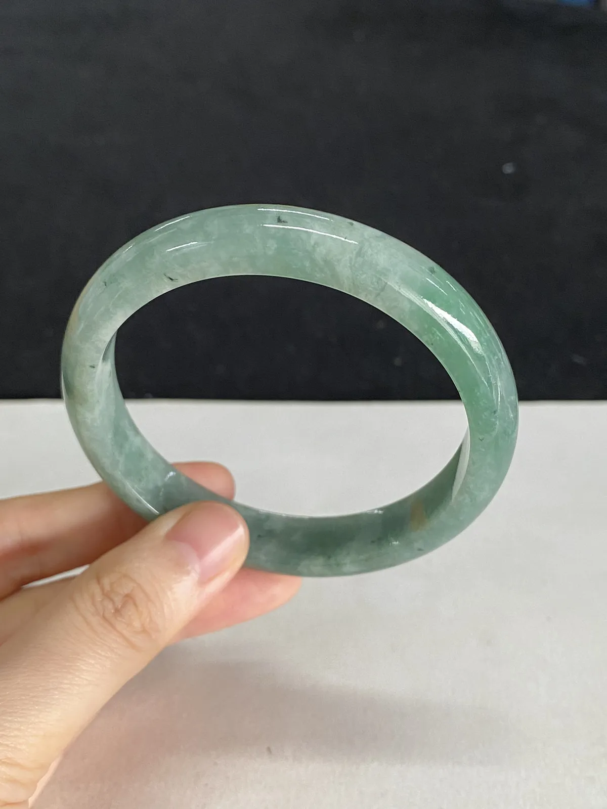 正圈58圈口，翡翠糯化种飘绿手镯