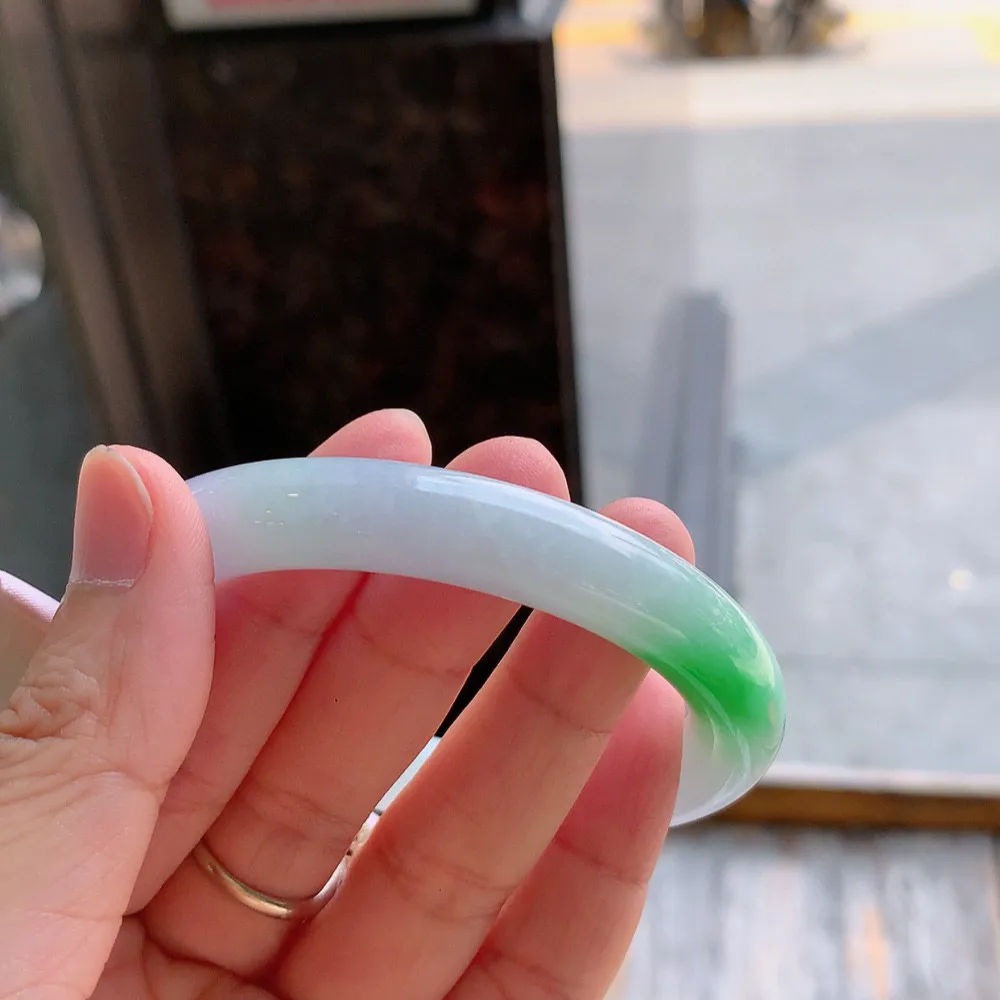 圆条冰糯春彩 一丝石纹无碍 尺寸:57.1/10.2 超美