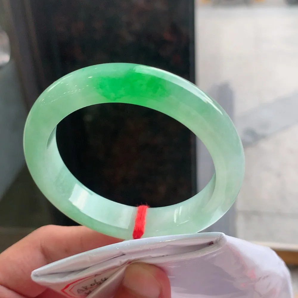正圈高冰阳绿 天然棉根 尺寸:55.1/12.3/8.6 种色俱佳